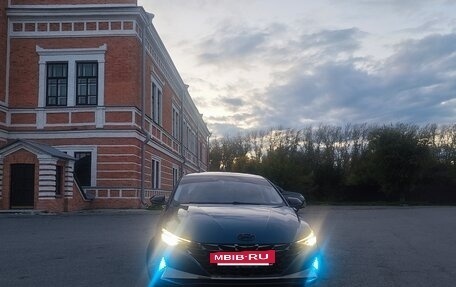 Hyundai Elantra, 2021 год, 2 100 000 рублей, 2 фотография