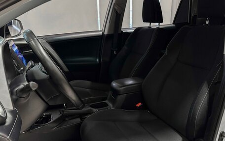 Toyota RAV4, 2018 год, 2 380 000 рублей, 11 фотография