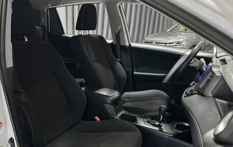 Toyota RAV4, 2018 год, 2 380 000 рублей, 15 фотография