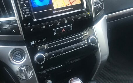 Toyota Land Cruiser 200, 2014 год, 3 750 000 рублей, 2 фотография