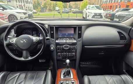 Infiniti QX70, 2014 год, 2 590 000 рублей, 10 фотография