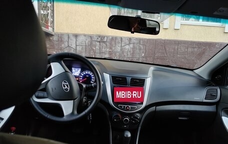 Hyundai Solaris II рестайлинг, 2012 год, 750 000 рублей, 9 фотография
