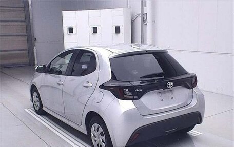 Toyota Yaris, 2020 год, 900 000 рублей, 2 фотография