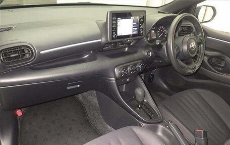 Toyota Yaris, 2020 год, 900 000 рублей, 4 фотография