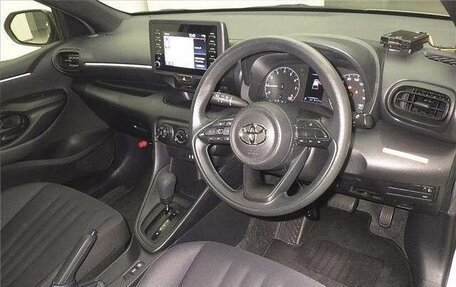 Toyota Yaris, 2020 год, 900 000 рублей, 3 фотография