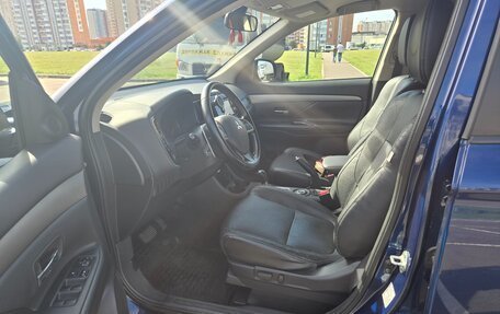 Mitsubishi Outlander III рестайлинг 3, 2013 год, 1 395 000 рублей, 6 фотография