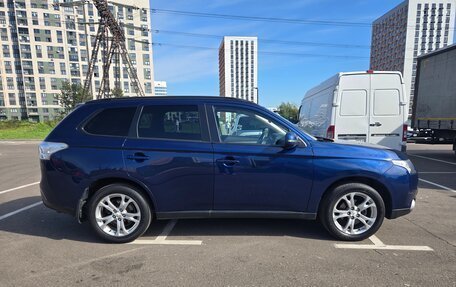 Mitsubishi Outlander III рестайлинг 3, 2013 год, 1 395 000 рублей, 4 фотография