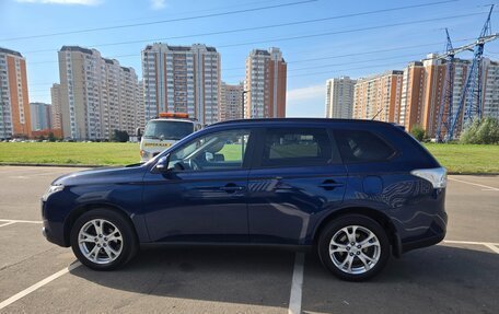 Mitsubishi Outlander III рестайлинг 3, 2013 год, 1 395 000 рублей, 3 фотография