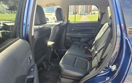 Mitsubishi Outlander III рестайлинг 3, 2013 год, 1 395 000 рублей, 9 фотография
