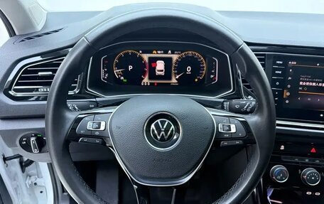 Volkswagen T-Roc I, 2022 год, 1 600 000 рублей, 8 фотография