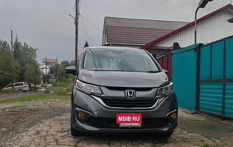 Honda Freed II, 2017 год, 1 370 000 рублей, 2 фотография