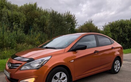 Hyundai Solaris II рестайлинг, 2015 год, 850 000 рублей, 3 фотография