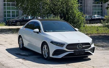 Mercedes-Benz A-Класс, 2023 год, 1 520 000 рублей, 3 фотография