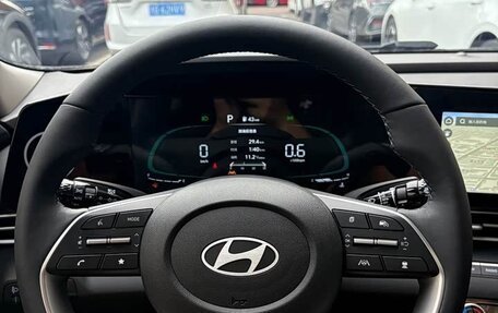 Hyundai Elantra, 2023 год, 1 290 000 рублей, 12 фотография