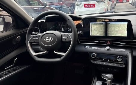 Hyundai Elantra, 2023 год, 1 290 000 рублей, 10 фотография