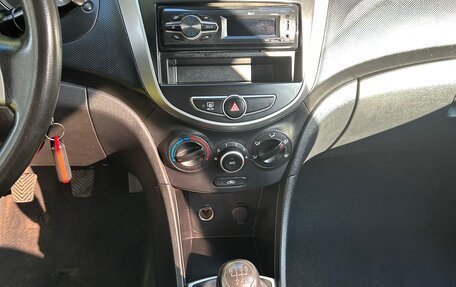 Hyundai Solaris II рестайлинг, 2013 год, 730 000 рублей, 15 фотография