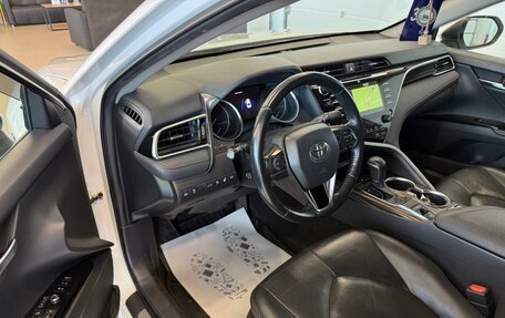 Toyota Camry, 2018 год, 2 629 000 рублей, 10 фотография