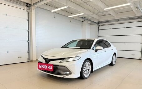 Toyota Camry, 2018 год, 2 629 000 рублей, 2 фотография