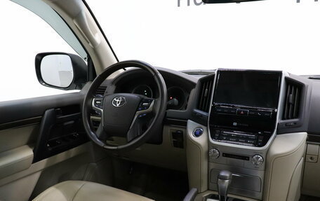 Toyota Land Cruiser 200, 2021 год, 7 990 000 рублей, 10 фотография