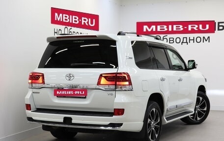 Toyota Land Cruiser 200, 2021 год, 7 990 000 рублей, 2 фотография