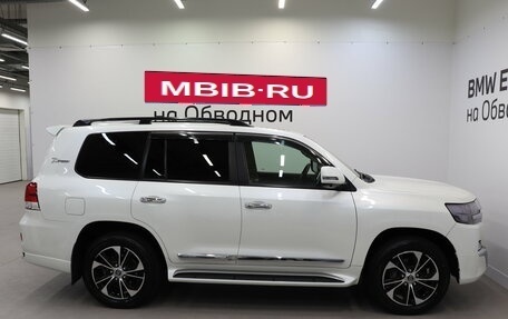 Toyota Land Cruiser 200, 2021 год, 7 990 000 рублей, 6 фотография