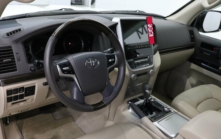 Toyota Land Cruiser 200, 2021 год, 7 990 000 рублей, 7 фотография