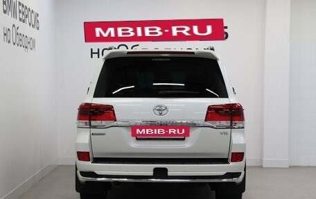 Toyota Land Cruiser 200, 2021 год, 7 990 000 рублей, 4 фотография