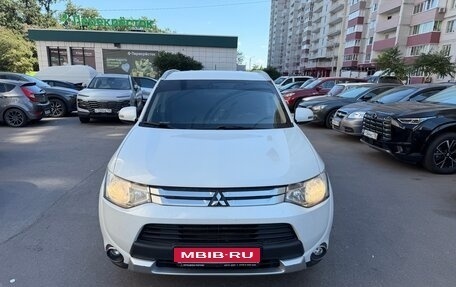 Mitsubishi Outlander III рестайлинг 3, 2014 год, 1 600 000 рублей, 1 фотография
