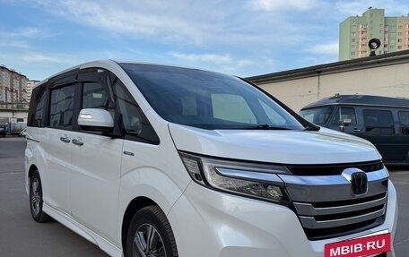 Honda Stepwgn IV, 2018 год, 2 700 000 рублей, 2 фотография