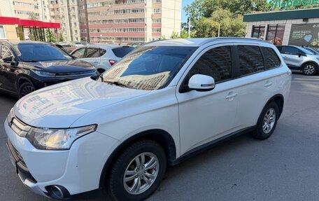 Mitsubishi Outlander III рестайлинг 3, 2014 год, 1 600 000 рублей, 3 фотография