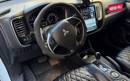 Mitsubishi Outlander III рестайлинг 3, 2014 год, 1 600 000 рублей, 5 фотография