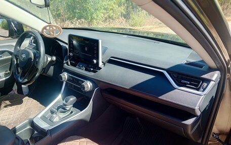 Toyota RAV4, 2021 год, 3 150 000 рублей, 2 фотография
