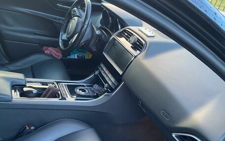 Jaguar XE I рестайлинг, 2019 год, 2 900 000 рублей, 4 фотография