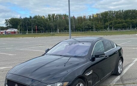 Jaguar XE I рестайлинг, 2019 год, 2 900 000 рублей, 2 фотография
