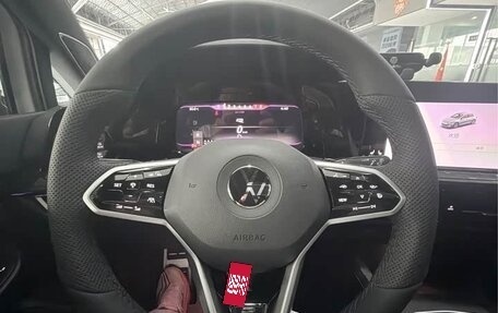 Volkswagen Golf VIII, 2022 год, 1 640 000 рублей, 10 фотография