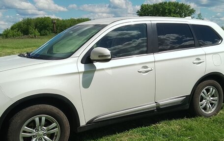 Mitsubishi Outlander III рестайлинг 3, 2017 год, 2 000 000 рублей, 4 фотография