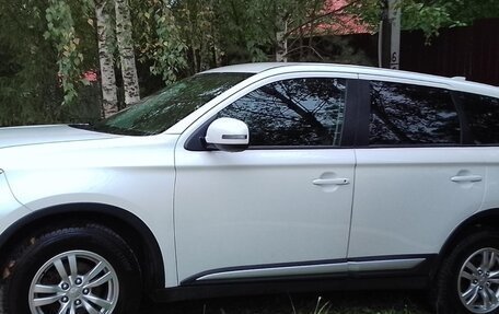 Mitsubishi Outlander III рестайлинг 3, 2017 год, 2 000 000 рублей, 6 фотография