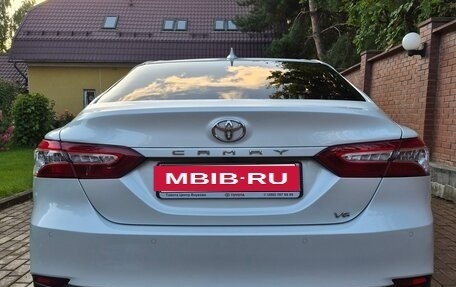 Toyota Camry, 2021 год, 3 900 000 рублей, 4 фотография