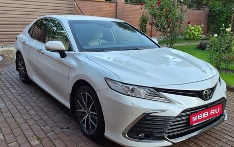 Toyota Camry, 2021 год, 3 900 000 рублей, 6 фотография