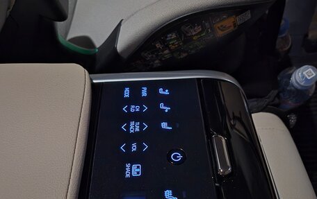 Toyota Camry, 2021 год, 3 900 000 рублей, 20 фотография
