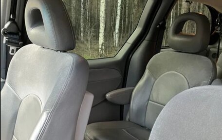 Chrysler Voyager IV, 2004 год, 900 000 рублей, 3 фотография