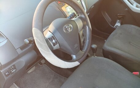 Toyota Yaris III рестайлинг, 2008 год, 620 000 рублей, 12 фотография