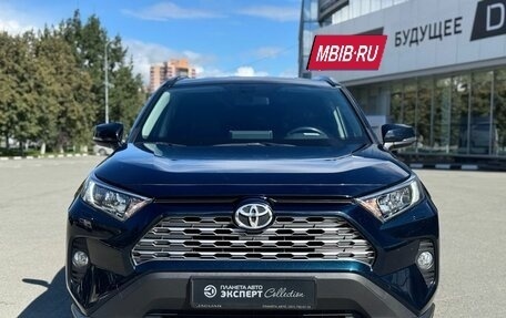 Toyota RAV4, 2020 год, 2 790 000 рублей, 2 фотография