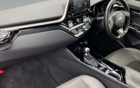 Toyota C-HR I рестайлинг, 2020 год, 2 450 000 рублей, 28 фотография