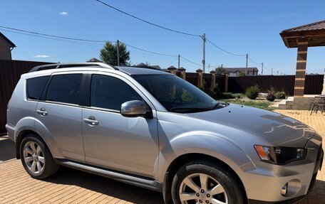 Mitsubishi Outlander III рестайлинг 3, 2011 год, 1 300 000 рублей, 2 фотография