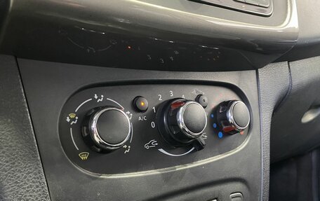 Renault Logan II, 2018 год, 659 900 рублей, 14 фотография