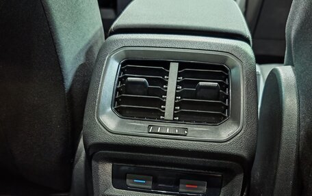 Volkswagen Tiguan II, 2020 год, 2 350 000 рублей, 11 фотография