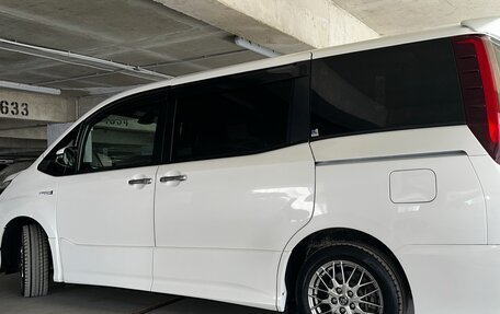 Toyota Noah III, 2016 год, 2 000 000 рублей, 5 фотография