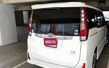 Toyota Noah III, 2016 год, 2 000 000 рублей, 7 фотография