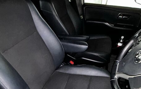 Toyota Noah III, 2016 год, 2 000 000 рублей, 13 фотография